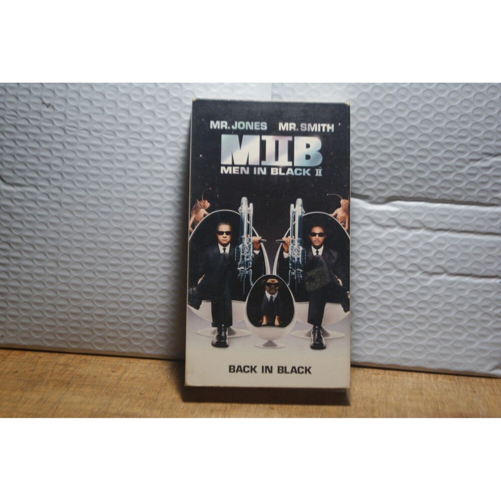 Men in Black II (2) (VHS, 2002) Will Smith Out of this World Comedy Action